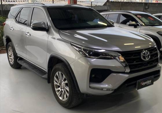 TOYOTA HILUX SW4 2.7 VVT-i FLEX SRV 7L 4X2 AUTOMÁTICO